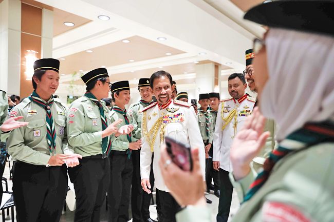 Thousands join royal birthday celebration | The Star