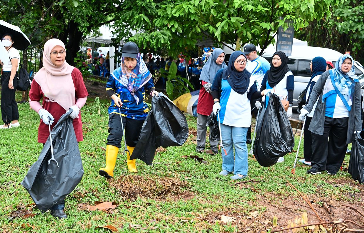 Ani (left), seen here with other volunteers cleaning up the Sungai Ampang riverbank, makes time to answer journalists’ questions which is part and parcel of serving ratepayers.