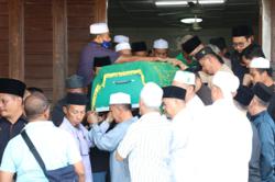 Salahuddin's remains brought to Pontian's Masjid Jamek Dato' Haji Noh Gadot ahead of burial