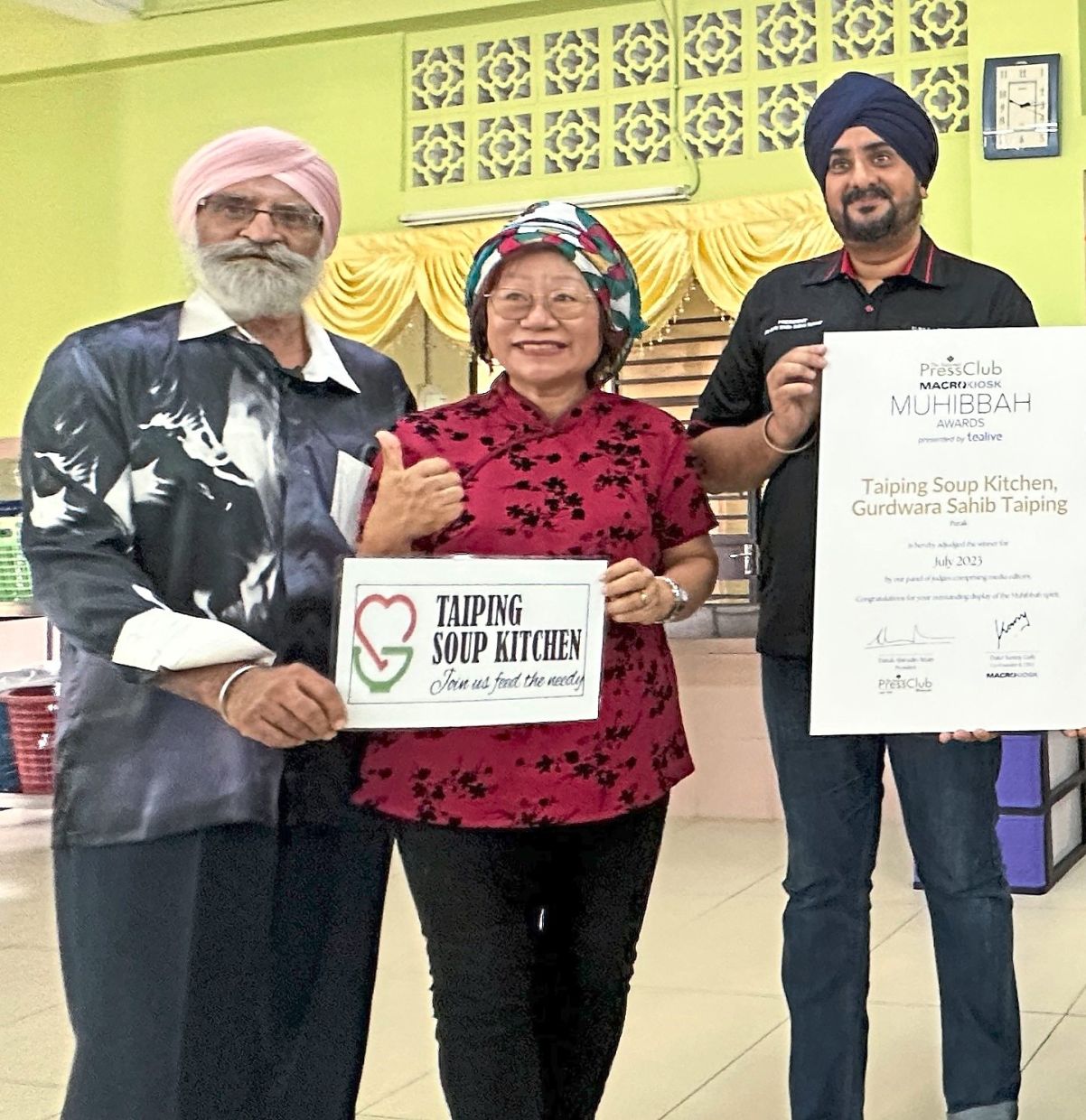 (From left) Dalbir, Oon and Balraaj receiving the NPC-Macrokiosk Muhibbah Award for July.