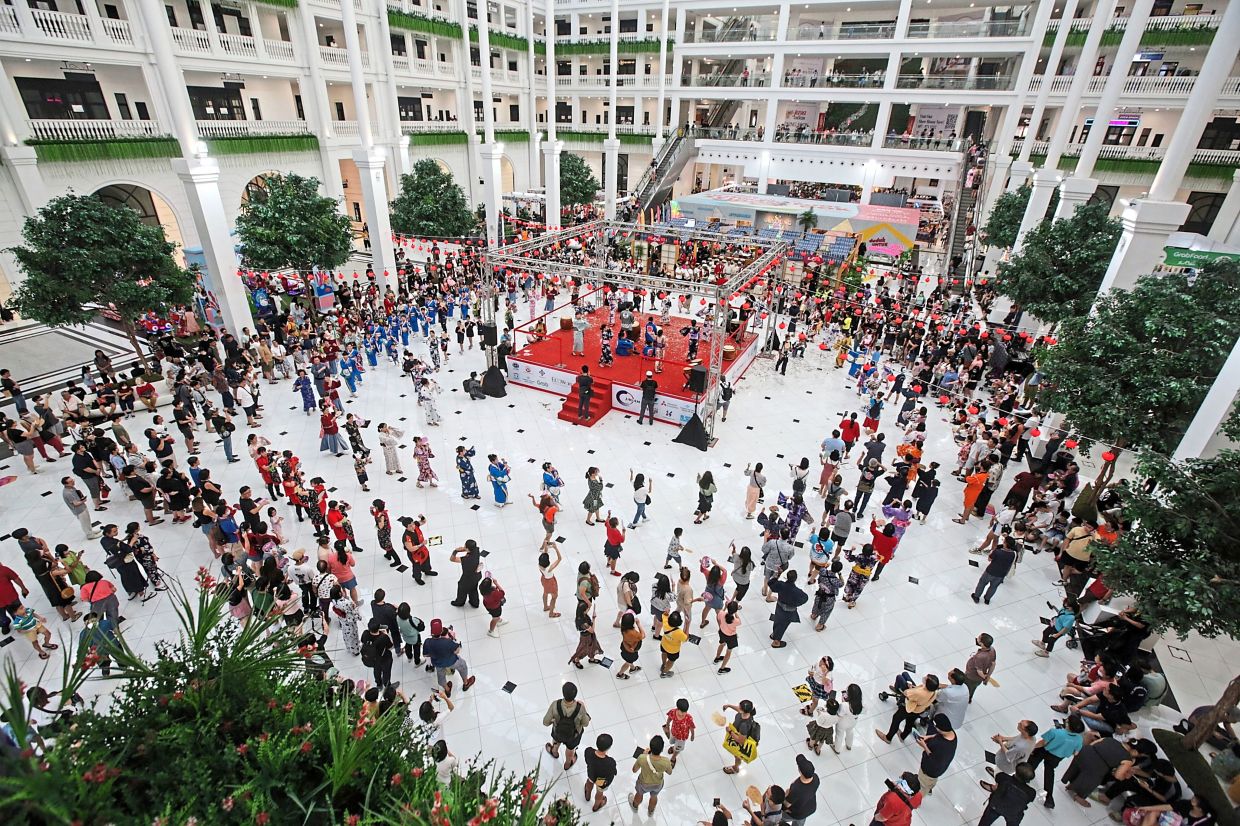 Ambassador hails friendship at Bon Odori - Vimarsana News