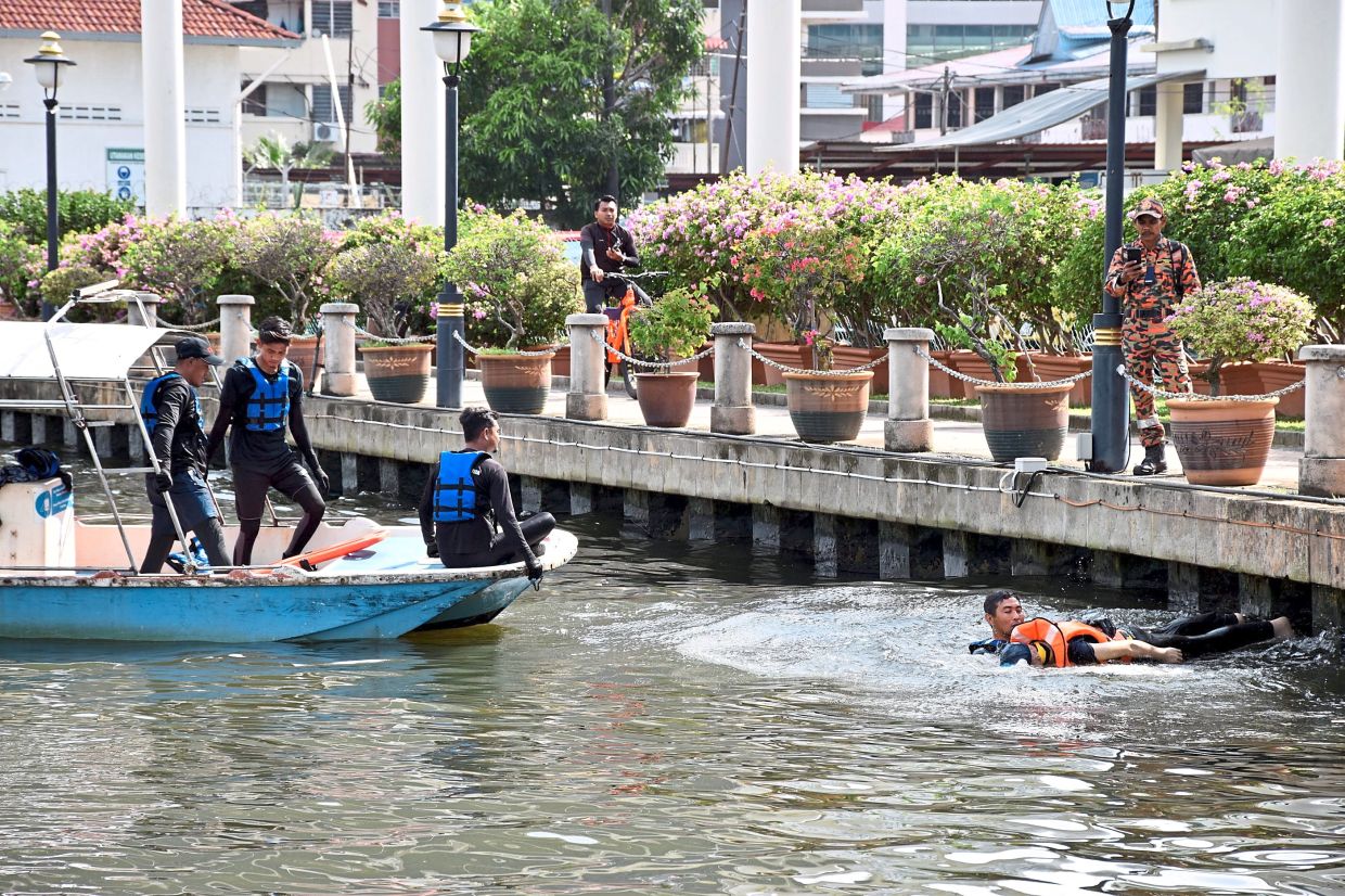 Response team rescues 'tourists in boat accident' - Vimarsana News