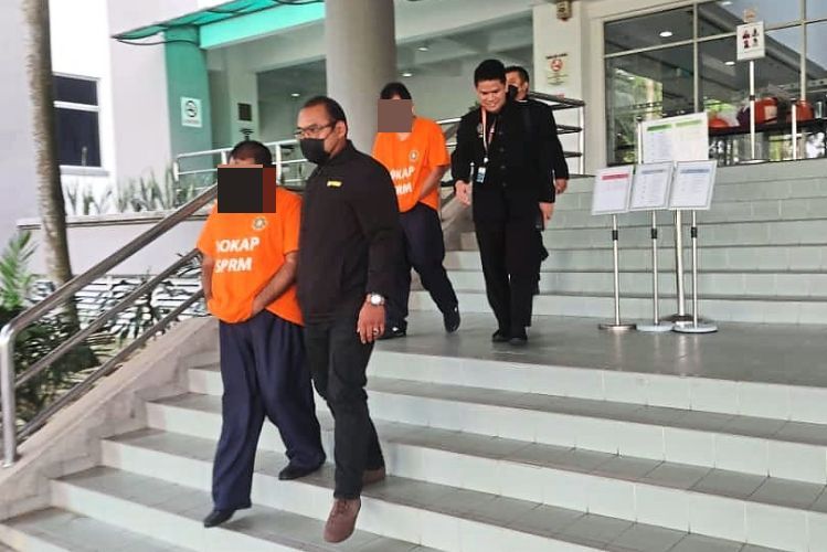 Duo held over RM100mil bribery - Vimarsana News
