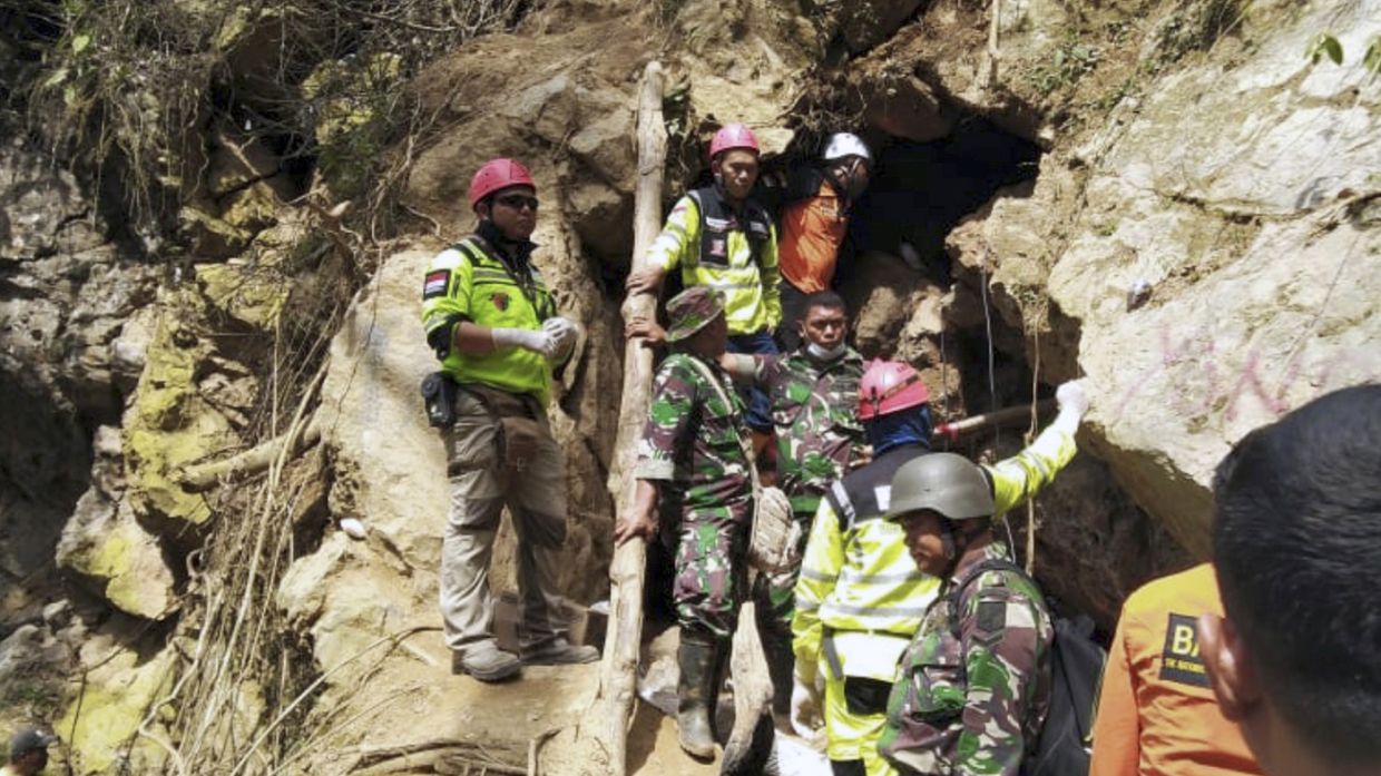 Eight trapped in illegal Indonesia gold mine feared dead, says official - Vimarsana News