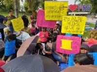 Family members of Sosma detainees stage hunger strike outside Sungai Buloh prison