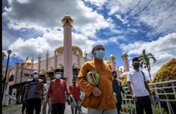 Wearing of face masks no longer mandatory in Perlis mosques, surau, says MAIPs