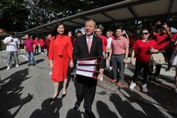 George Goh submits forms to contest in Singapore presidential election