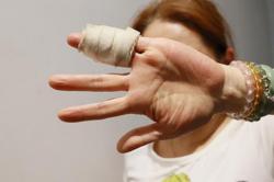 Woman fractures fingers after they get caught between MRT door and train wall