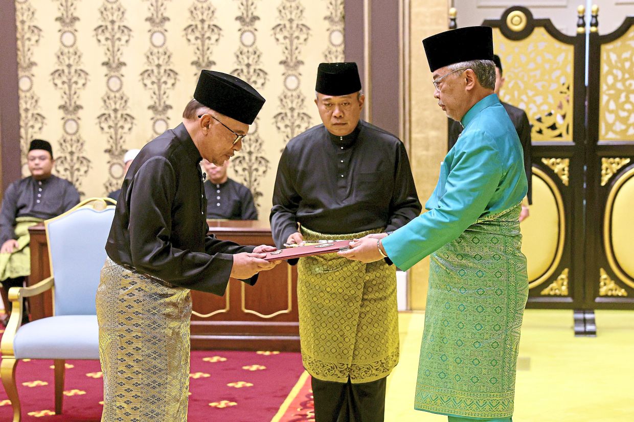 Constitutional monarchy: The current government under Anwar cannot be a kakistoracy as it was formed according to the Federal Constitution which upholds parliamentary democracy under the orders of the Yang di-Pertuan Agong Al-Sultan Abdullah Ri’ayatuddin Al-Mustafa Billah Shah, says Saifuddin. — Bernama