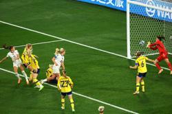 Soccer-Sweden ends U.S. World Cup reign in shootout