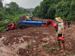 All 45 Vietnamese stranded on landslide-hit road in Laos rescued