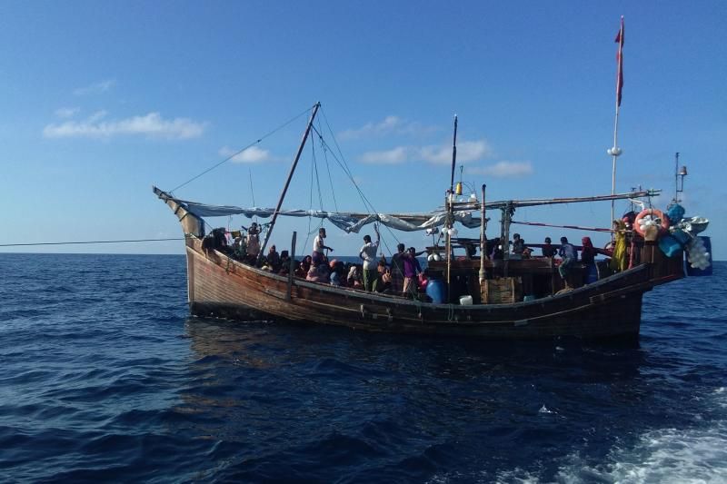 At least 17 dead after Rohingya boat breaks up off Myanmar, say rescuers - Vimarsana News