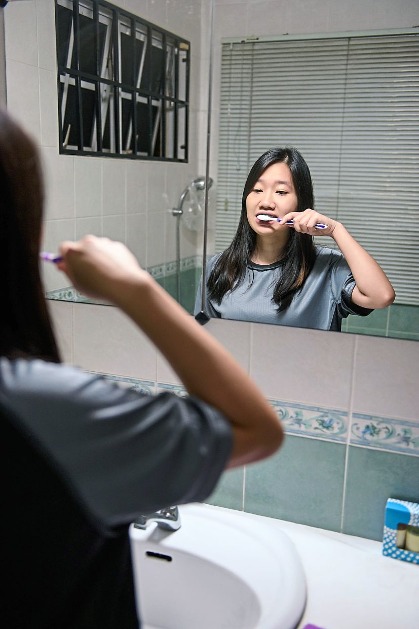Brush your teeth at least twice a day to keep those cavities and bad breath away. — Filepic