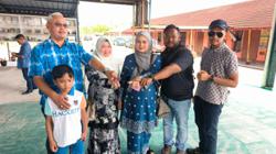 State polls: Noh Omar and family turn up to vote for daughter Nurul Syazwani