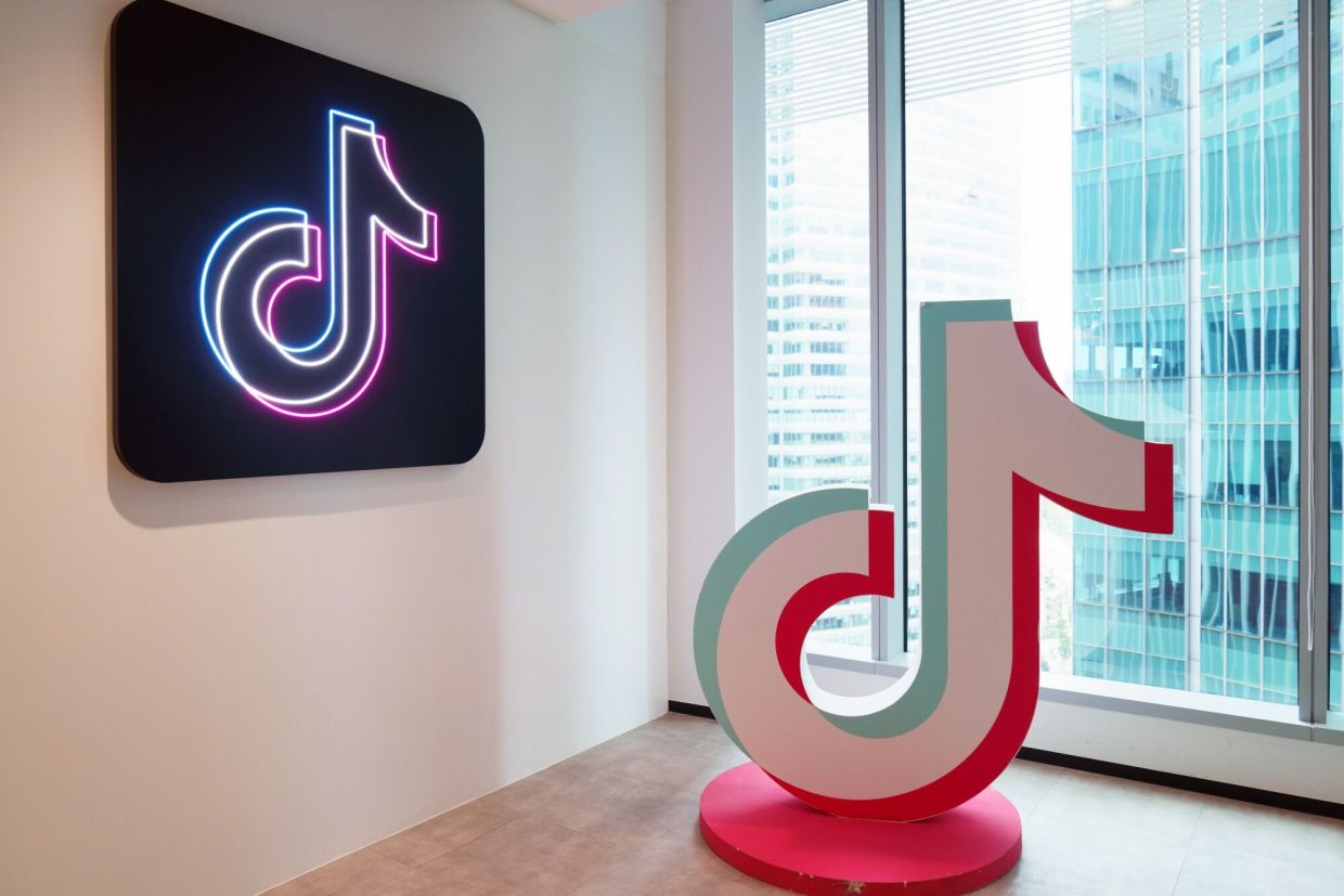 TikTok's strange trend of humans playing robots spurs hope for US shopping - Vimarsana News