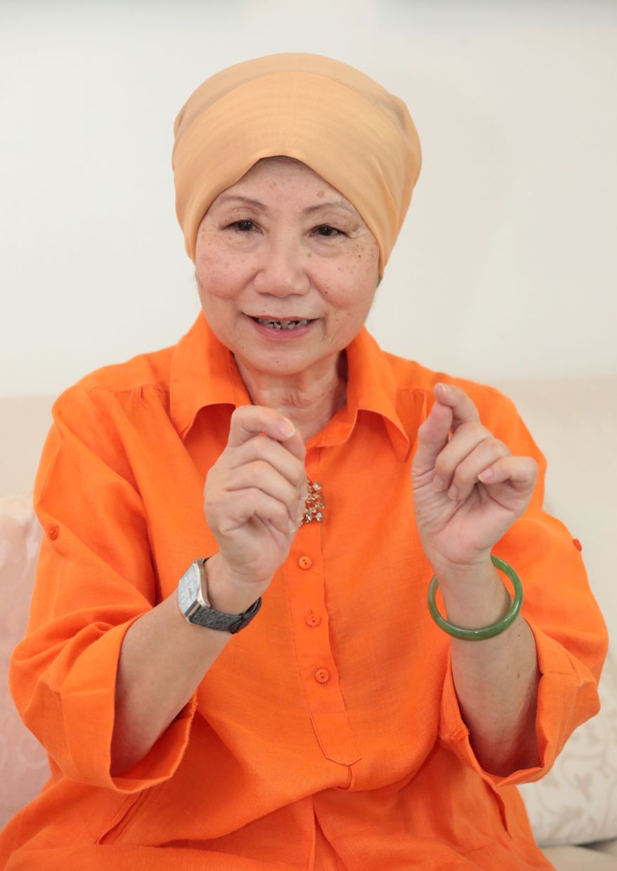With the help of her husband, Nellie delivers the pastes to her customers herself and she enjoys going out and meeting her customers and chatting with them.