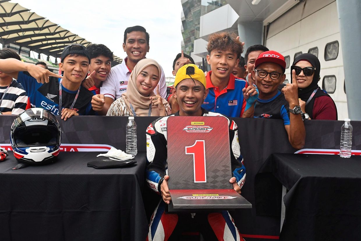 Azroy Mutar Motorsport: Last-lap daring move sees Azroy fly past chequered flag ...