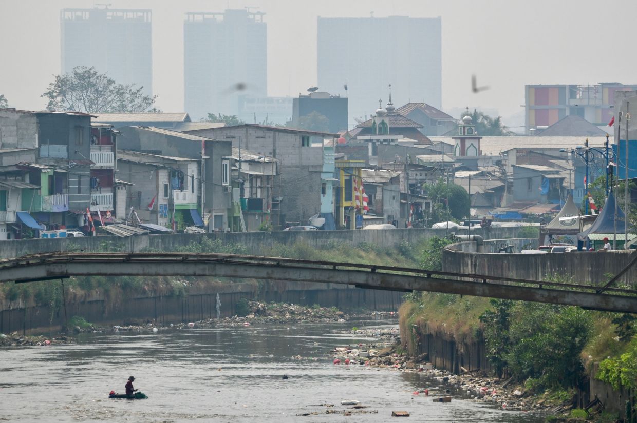 Indonesia capital Jakarta sends civil servants to work from home to clear smog - Vimarsana News