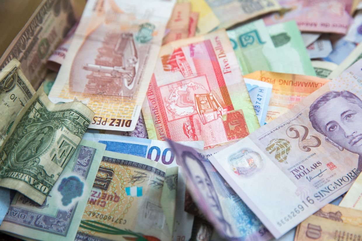 Asian FX slips, stocks mixed after China's modest rate cut - Vimarsana News