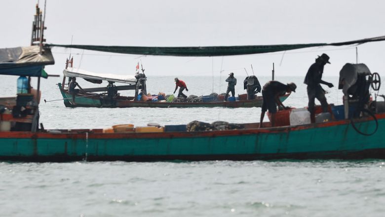 Cambodia govt warns fishermen and tourists stormy seas; very bad eather expected the next four days - Vimarsana News
