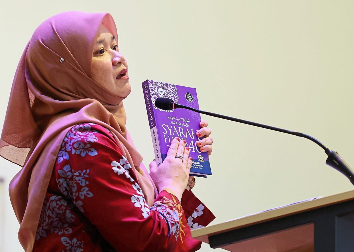 Not for all: Education Minister Fadhlina Sidek has assured that the ‘Imam Al-Nawawi 40 Hadith’ module is strictly for Muslim students. — Bernama
