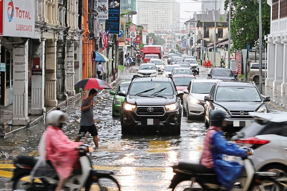 Wet Monday sees Penang traffic, businesses at a standstill - Vimarsana News