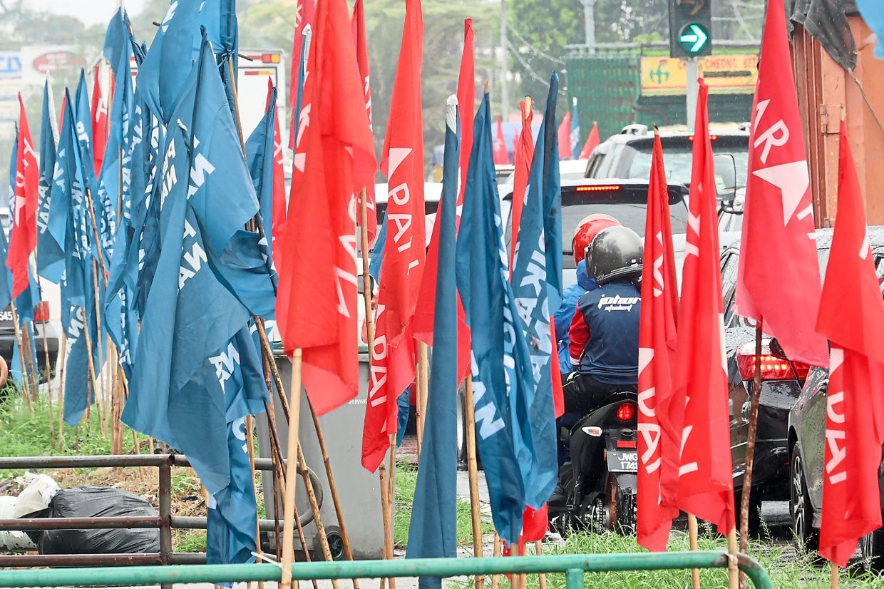 Down to the wire: Pakatan and Perikatan parties are making their final push for their candidates as Saturday approaches. — THOMAS YONG/The Star