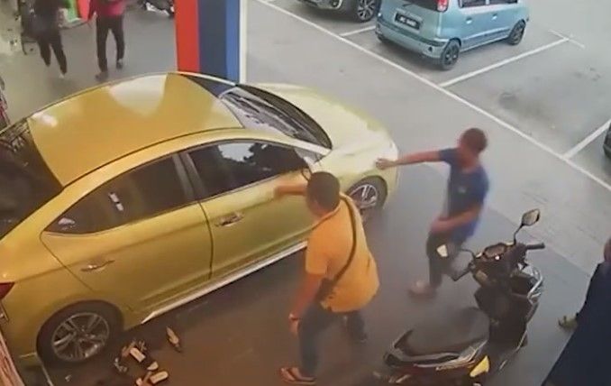 Child injured after being hit by reversing car | The Star