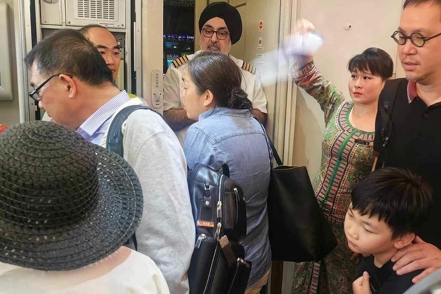 'Lucky no one fainted': Passengers stuck in SIA plane on Shanghai tarmac for nearly eight hours - Vimarsana News
