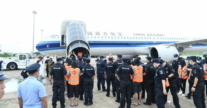 Lao police hand over 164 people suspected of online fraud to China at Wattay International Airport - Vimarsana News