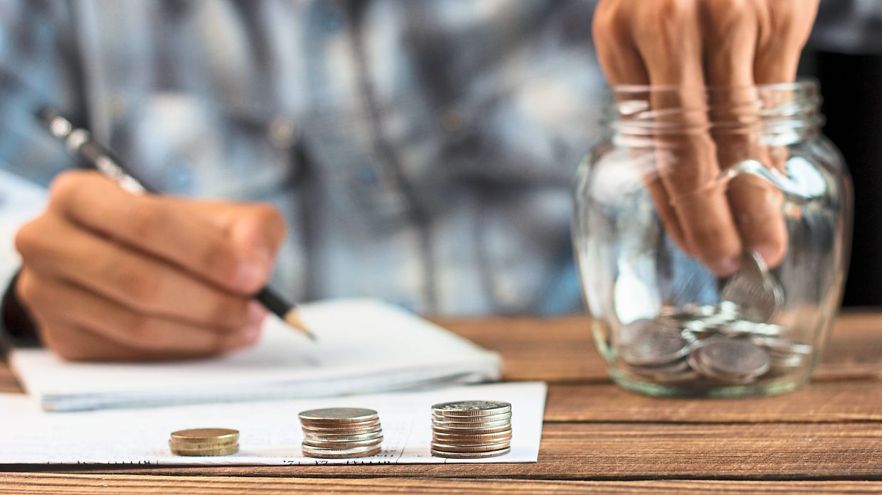 Finances are a concern for many retirees – whether they have enough to last when they’re no longer working. Many have to live frugally, says Rajes. Photo: Freepik