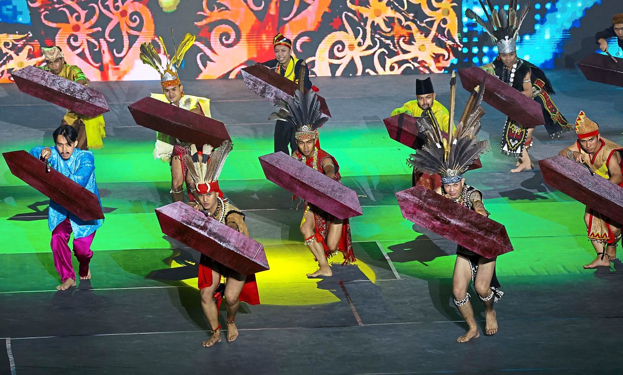 Graceful steps: Dancers from Peninsular Malaysia, Sarawak and Sabah at the dry run of the Malaysia Day celebrations. — ZULAZHAR SHEBLEE/The Star