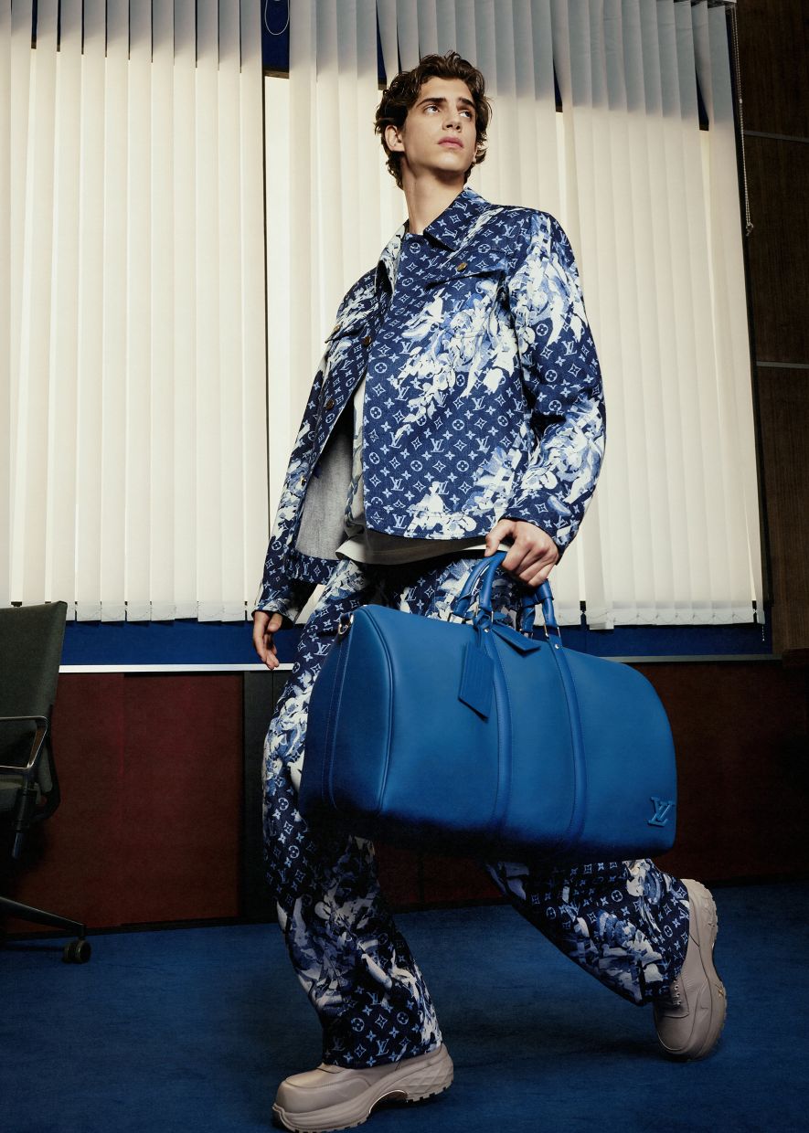 Jumping into the streetwear trend with a denim jacket and matching jeans. Photo: Louis Vuitton