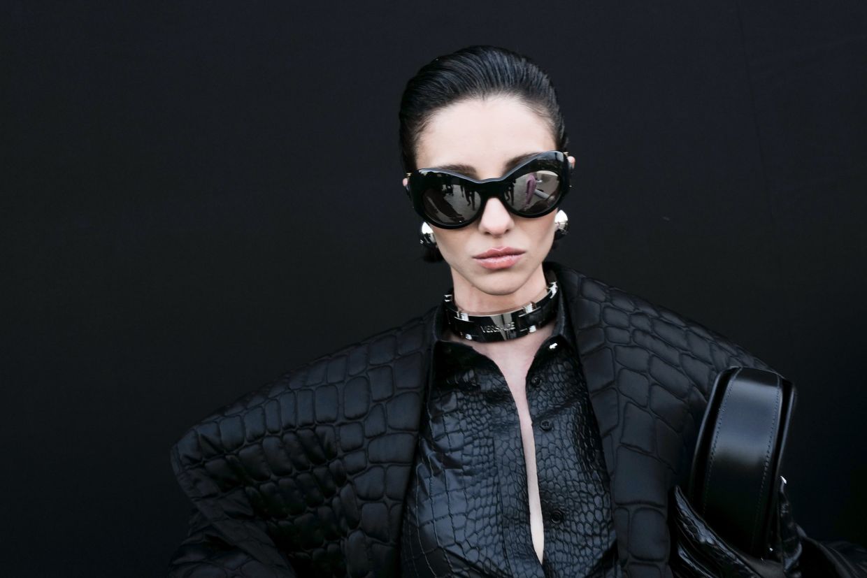 This season's runways saw many attention-grabbing chokers. Photo: Versace