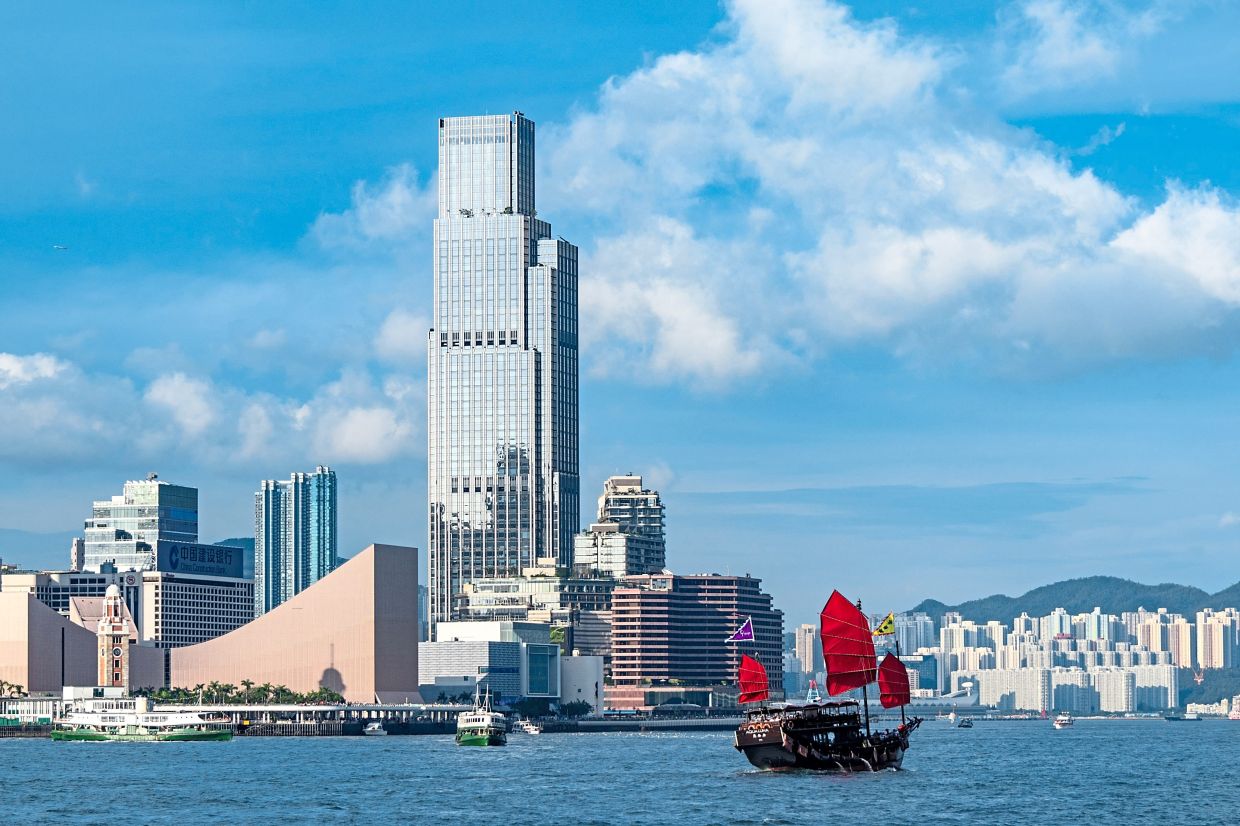 HK property billionaire with a big family dilemma - Vimarsana News