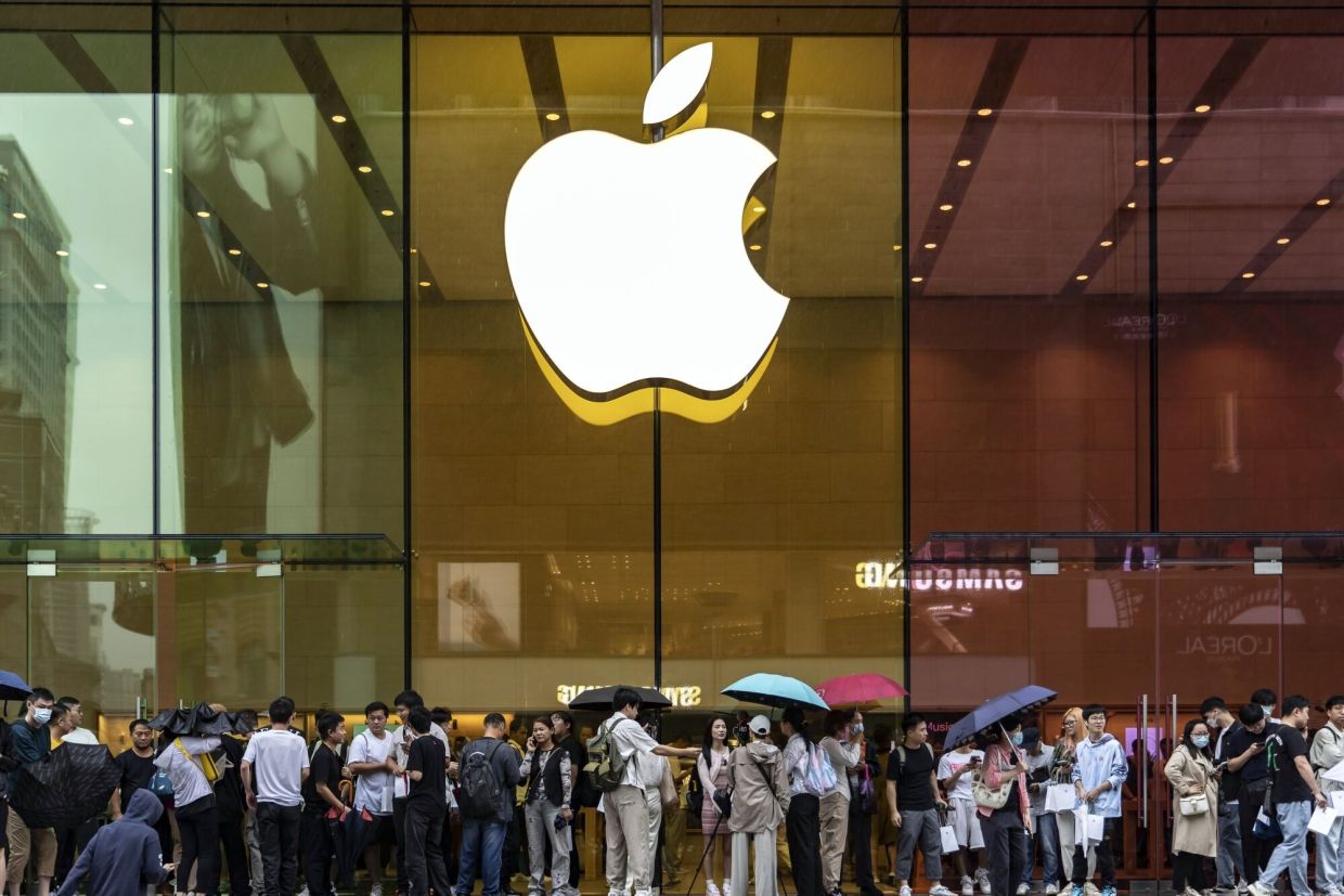 Apple's iPhone 15 goes on sale in test of holiday resurgence - Vimarsana News