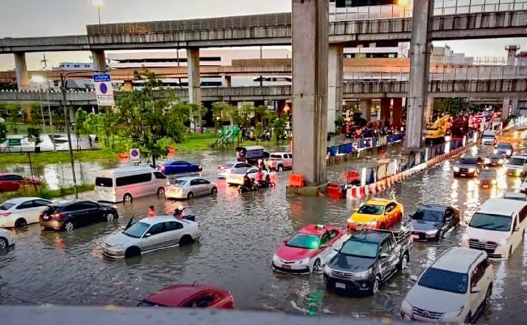 Congestion misery as Bangkok streets flood The Star