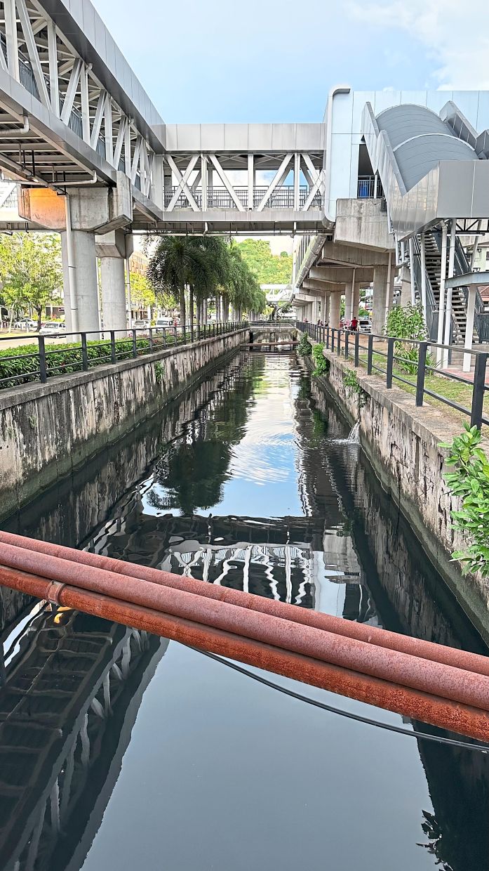 KK is a wonderful city to visit, but authorities need to do something about these smelly drains, as well as the illegal bike races that take place at some streets.