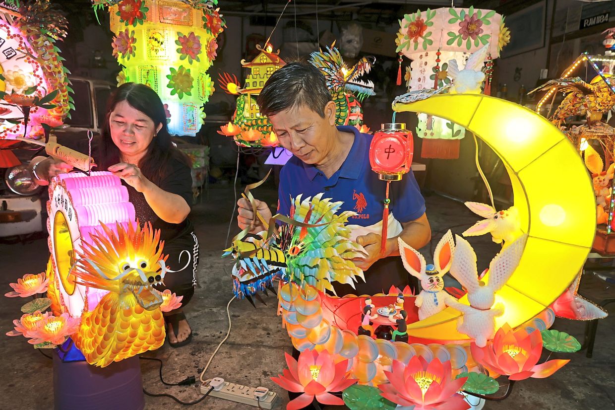 Love lights up his workshop - Vimarsana News