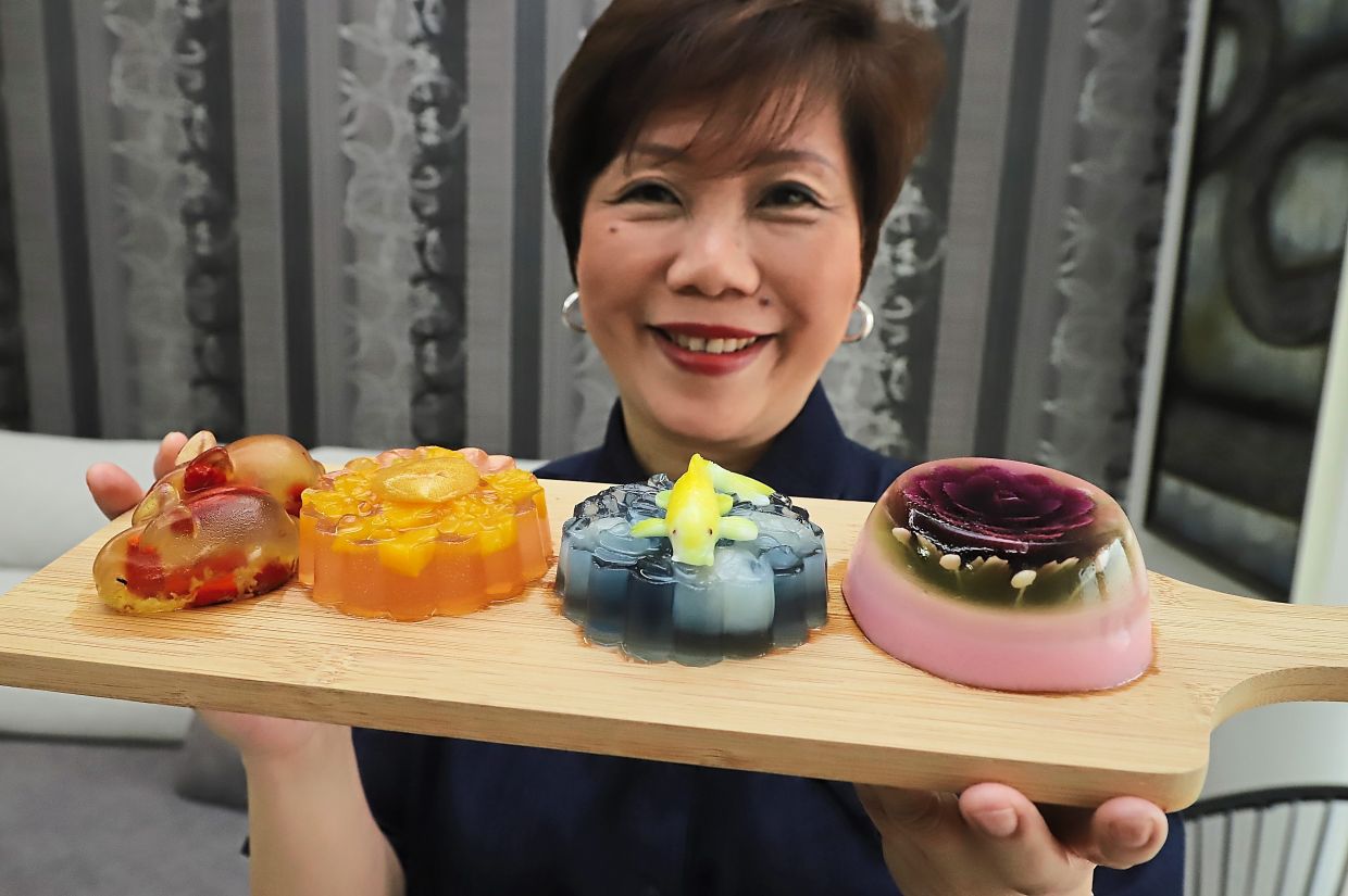 Lim specialises in making 3D jelly mooncakes, made from natural ingredients.