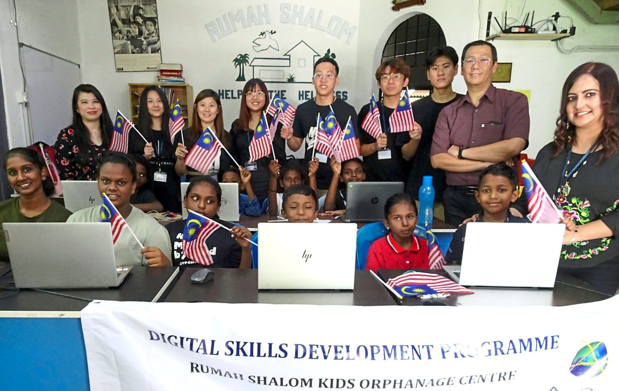 Guiding kids in digital age - Vimarsana News