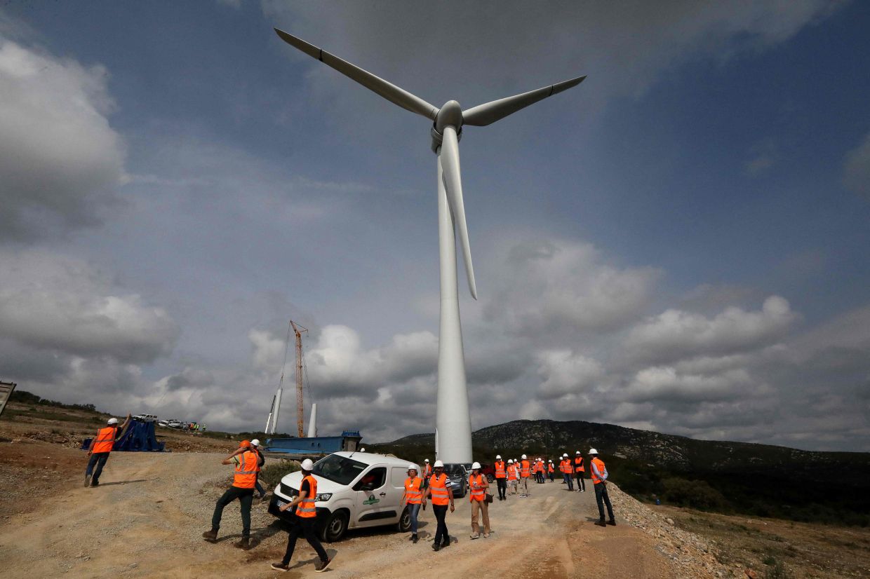 EU must choose between cheaper power or protecting local wind industry