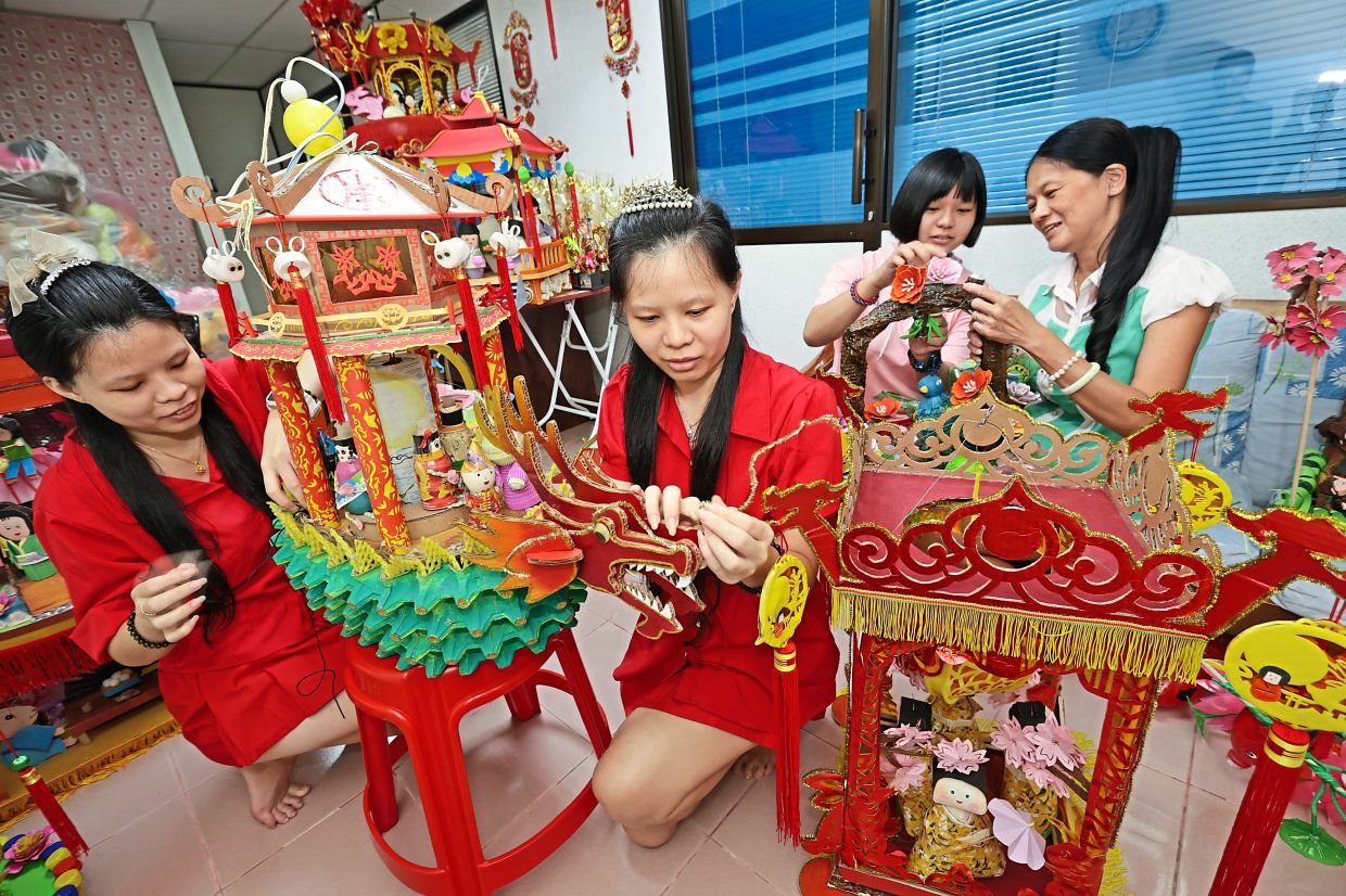From mere trash to treasured lanterns - Vimarsana News