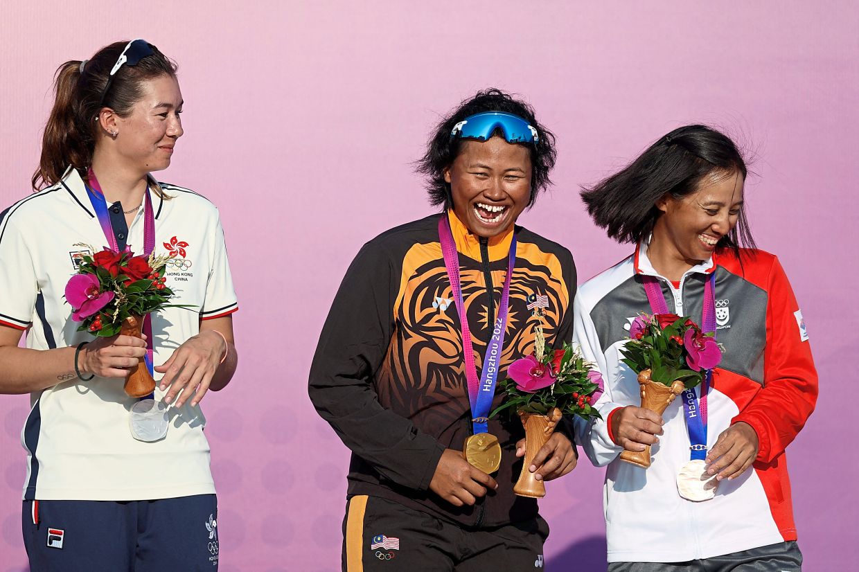 Girls wanna have fun: Nur Shazrin Abdul Latif (centre) joking around with silver medallist Stephanie Norton (left) of Hong Kong and bronze medallist Victoria Chan of Singapore during the medal ceremony. — Reuters