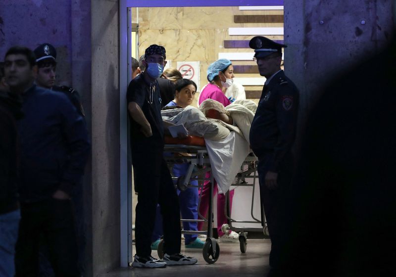 Zahl der Todesopfer bei Explosion eines Tanklagers in Karabach steigt auf ...