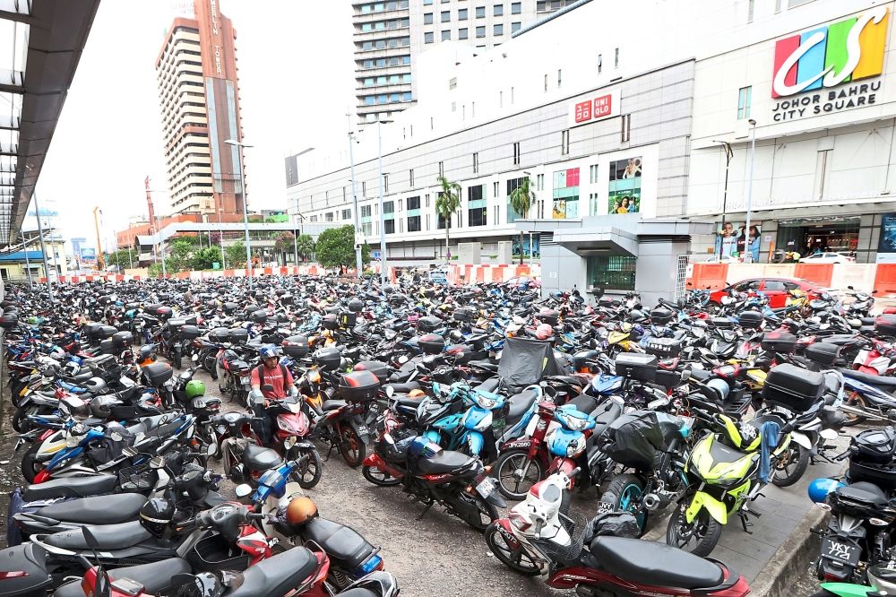 Navigating free parking woes - Vimarsana News