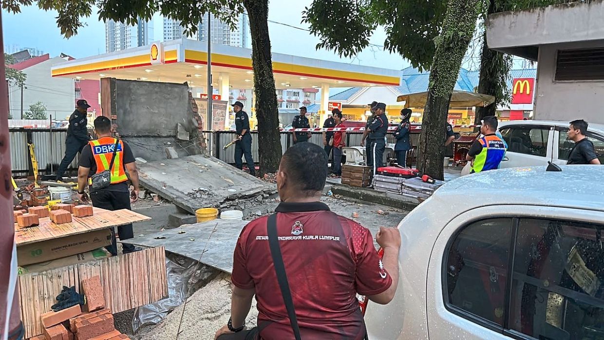 DBKL demolishes illegal prayer stall in Kuchai Lama - Vimarsana News