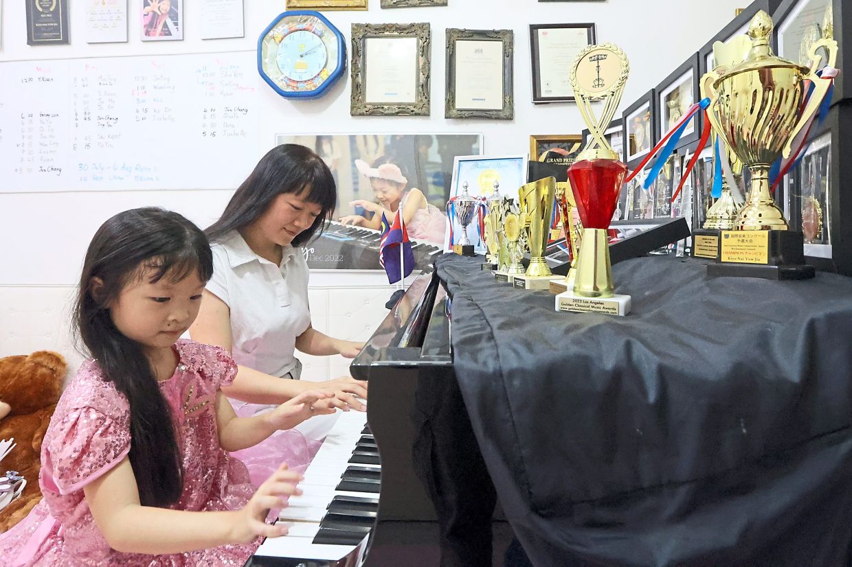 Young pianist strikes right chords to win award, perform in Los Angeles - Vimarsana News