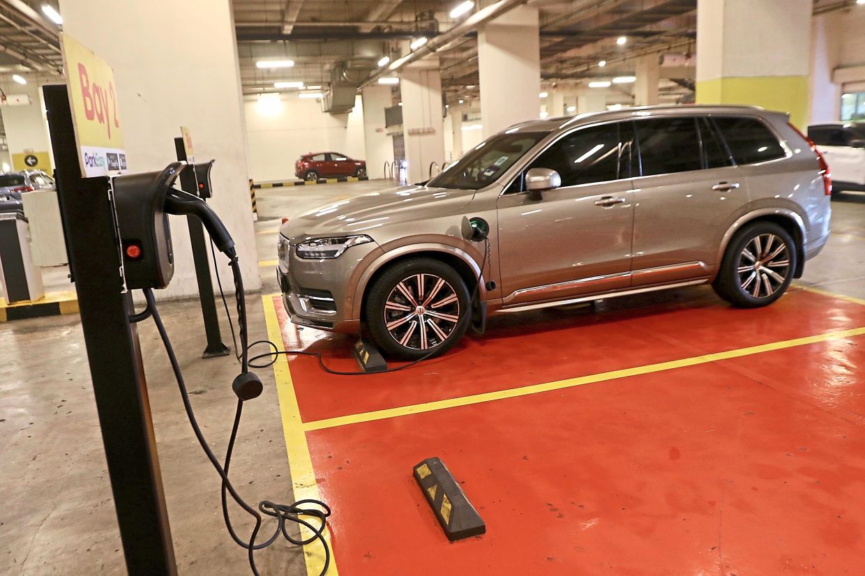 'Long road ahead for EV charging stations in condos' - Vimarsana News