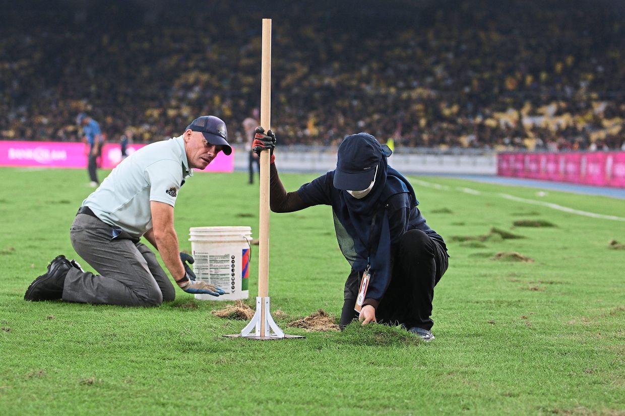 football-india-coach-says-hosts-should-provide-proper-playing-field